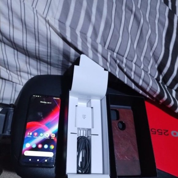 T-Mobile REVVL4+ phone - Picture 3 of 6